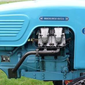 De Austro van Koos Segers heeft een luchtgekoelde driecilinder V-motor met twee cilinders aan de rechterkant en één cilinder aan de linkerkant.