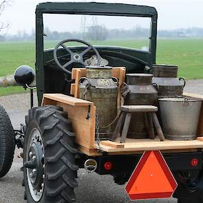De autotrekker was vooral populair bij weideboeren, die hem onder meer gebruikten om s zomers mee te melken. In het kleine laadbakje werd het melkgerei meegenomen.