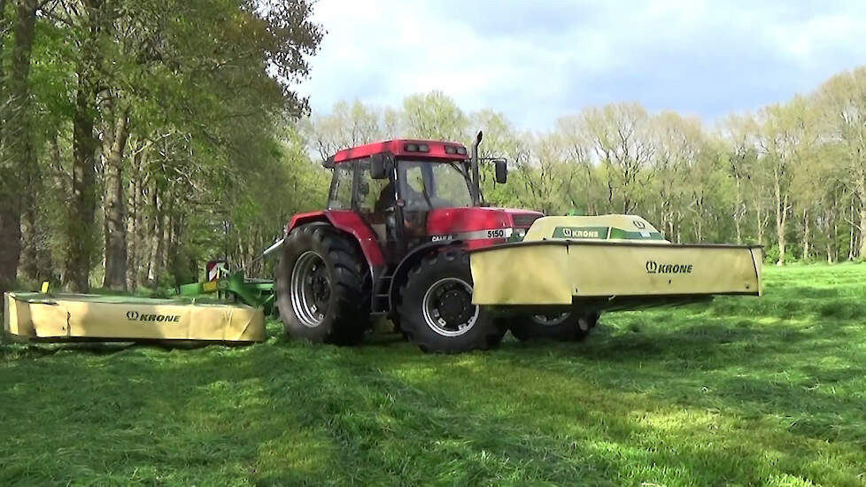 CASE IH 5150 MET EEN KRONE EASYCUT B 890 + EASYCUT F 320