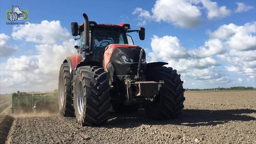 N de Jong uit Ternaard rijen frezen met demo Case-IH Optum 270 van MCV Valthermond Trekkerweb