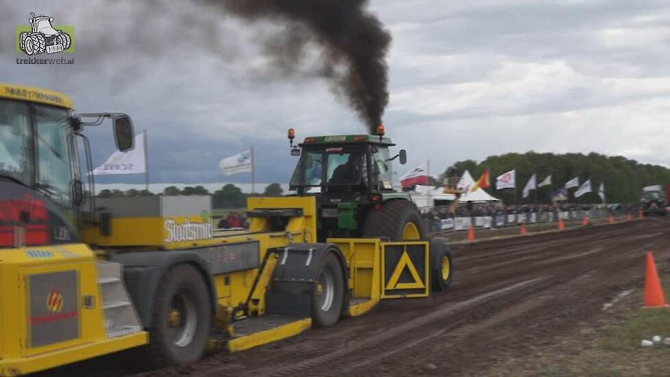 Veel volk en veel spektakel bij Trekkerslep Schoonebeek Trekkerweb
