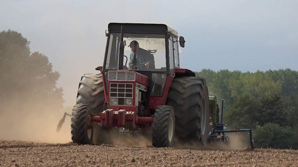 For sale International 946   Eenvoudig en snel en GRATIS uw aanbod verkopen? Trekkerweb