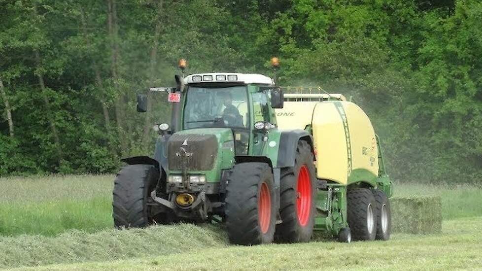 Loonbedrijf Willemen met Krone BiGPack 1290 XC HS in 1e snede Trekkerweb