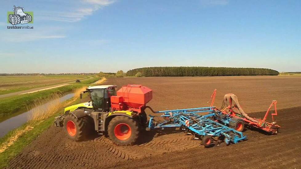 Claas Xerion 4000 Trac VC Dun Agro uit Oude Pekela vezelhennep zaaien Trekkerweb