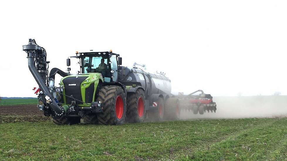 Nieuwe 9 meter schijveneg aan Claas Xerion 5000 met SGT/BAUER tank Trekkerweb