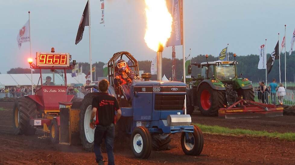 Pk Weekend 2017 mooie sportklasse met rook en vuur Trekkerweb