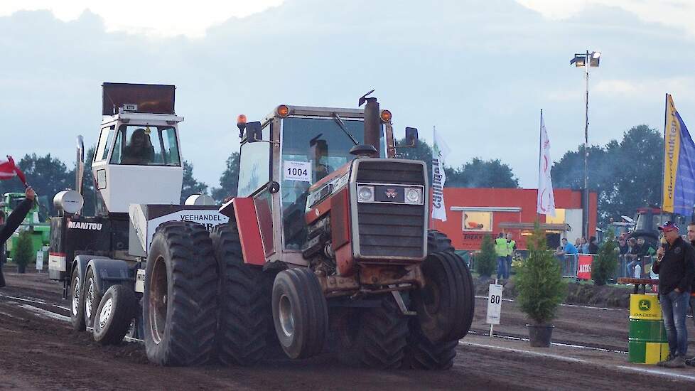 Massey Power Geslaagde eerste dag avond bij Trekkerslep Coevorden Trekkerweb