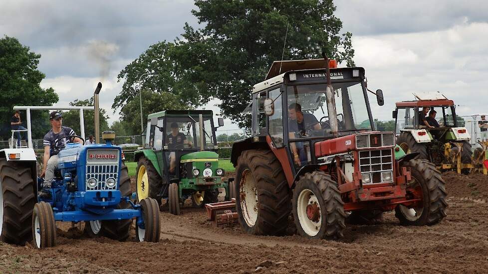 Maximum soil cultivation  Internationaal Historisch Festival Panningen 2017 Trekkerweb
