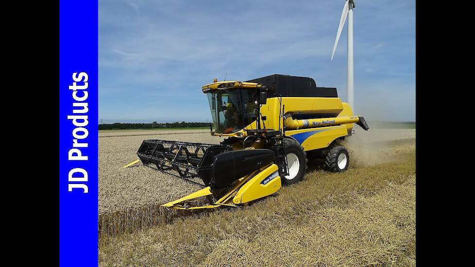 New Holland CSX 7060/Graan dorsen/Grain harvest/Weizenernte/Zeewolde