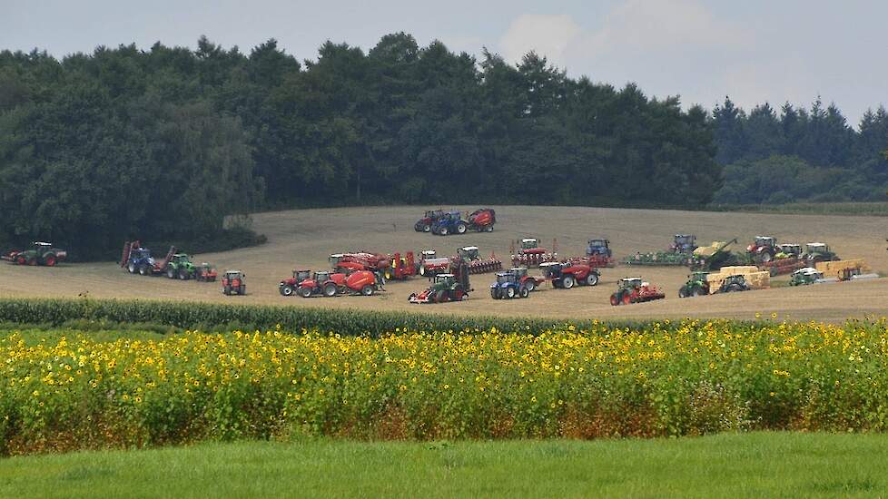 Mooi Kverneland defilé in Groesbeek Trekkerweb