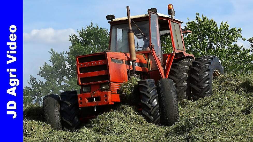 Renault 498 + 103.14 | Grass silage | Gras inkuilen | Gras einfahren | Pit work | Doornspijk