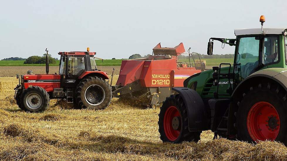 International Case 1455 Xl  New Holland D1210  Fendt 927 New Holland BB9080  Oldambt Trekkerweb