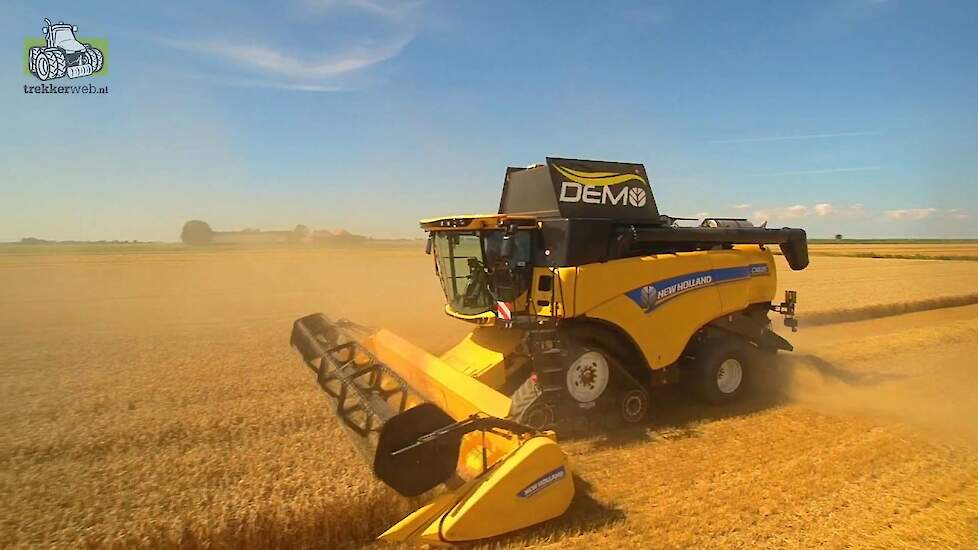 On the road No Limits New Holland CX 8.85 Tier 4B graanschuur oldambt Trekkerweb in the air