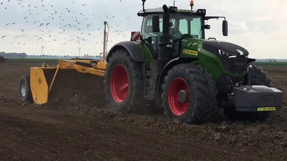 Fendt 1050 Maximale efficiëntie met het Topcon landleveling GPS systeem Trekkerweb