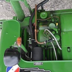 De GeDe11 heeft een ééncilinder 11 pk Deutz motor.