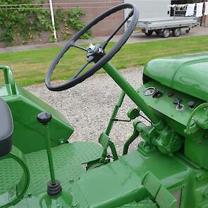 De GeDe11 heeft een ééncilinder 11 pk Deutz motor.