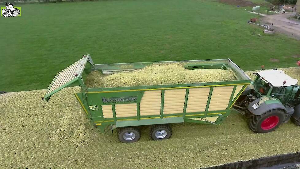 Loonbedrijf Westerveld met Krone TX 460D silagewagens in de ma&iuml;s Trekkerweb
