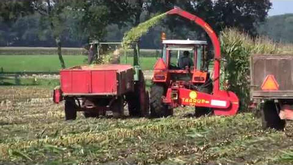 MAIS HAKSELEN MET OLTIMERS HAKSELPLOEG 7 MARKELO RENAULT 551 TARUP 101 FIAT 70-90 VOLVO BM 430