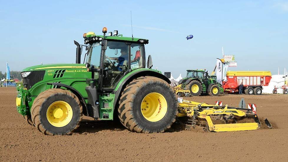 Demonstratie John Deere JCB Steyr Deutz-Fahr Valtr Werktuigendagen Oudenaarde 2017 Trekkerweb