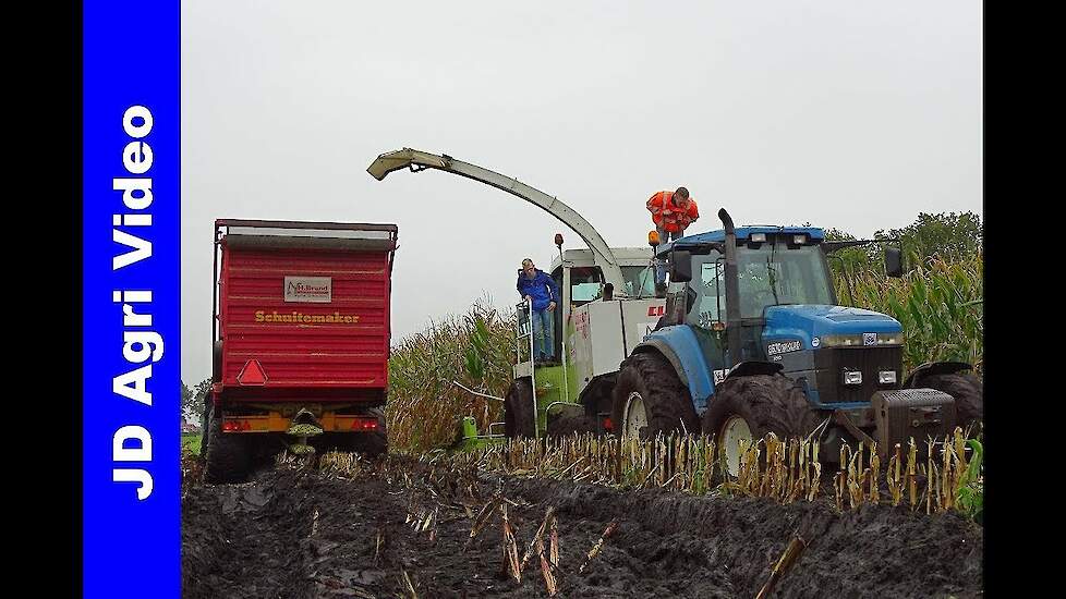 Modderen in de mais 2017/Extreme mud/Claas Jaguar 840/H Brand/Maishäckseln