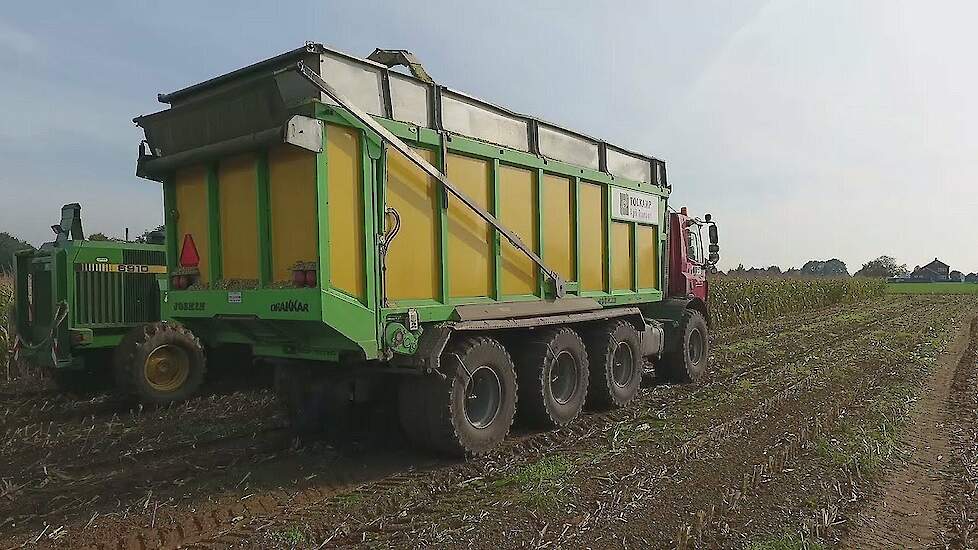 Tolkamp agri service met Ginaf agritruck en Joskin opbouw in de maïs Trekkerweb