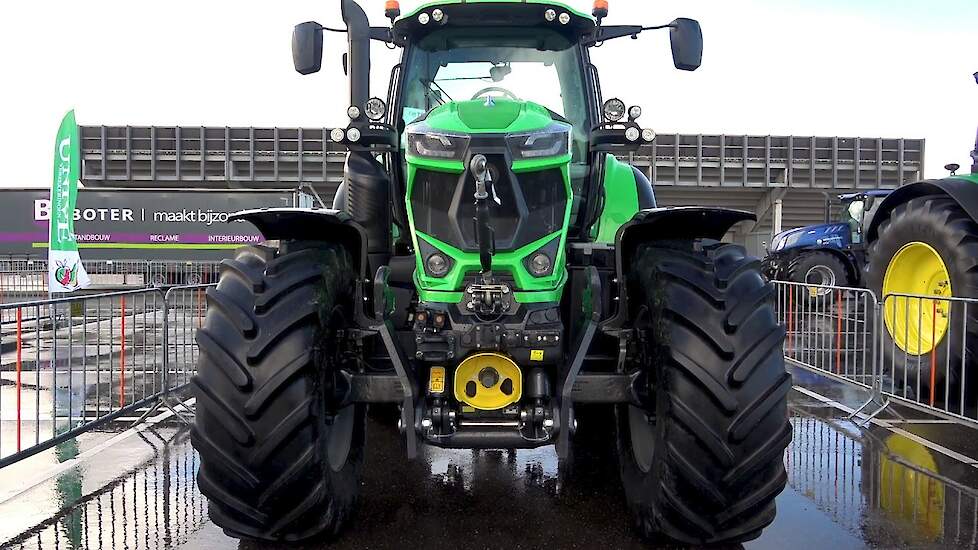 DEUTZ-FAHR 6215 RCshift rijden in Assen tijdens de landbouwvakbeurs Trekkerweb