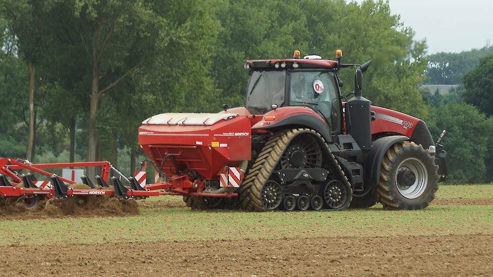 Case-IH Magnum 340 CVX Rowtrac met Horsch zaaimachine Trekkerweb