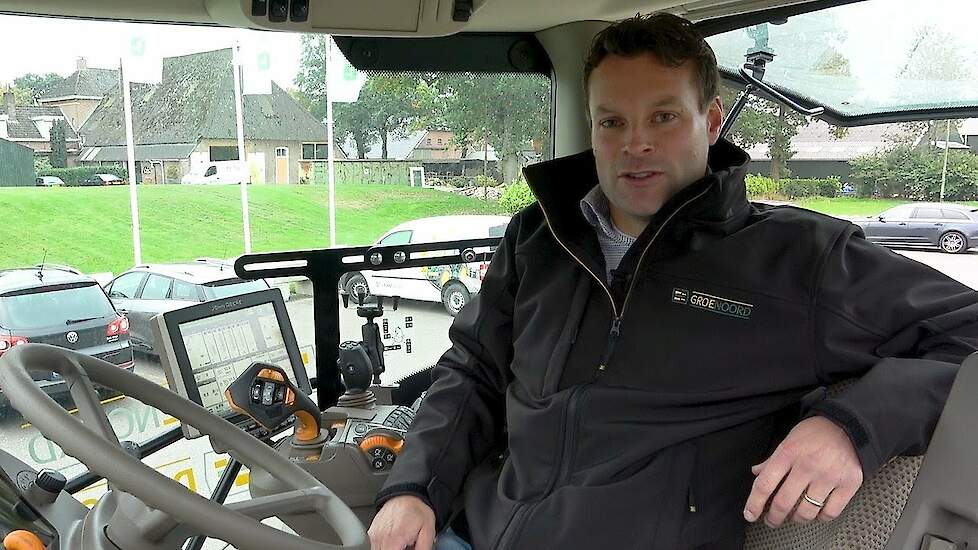 John Deere 6250R Joost van der Werff van GroeNoord legt uit