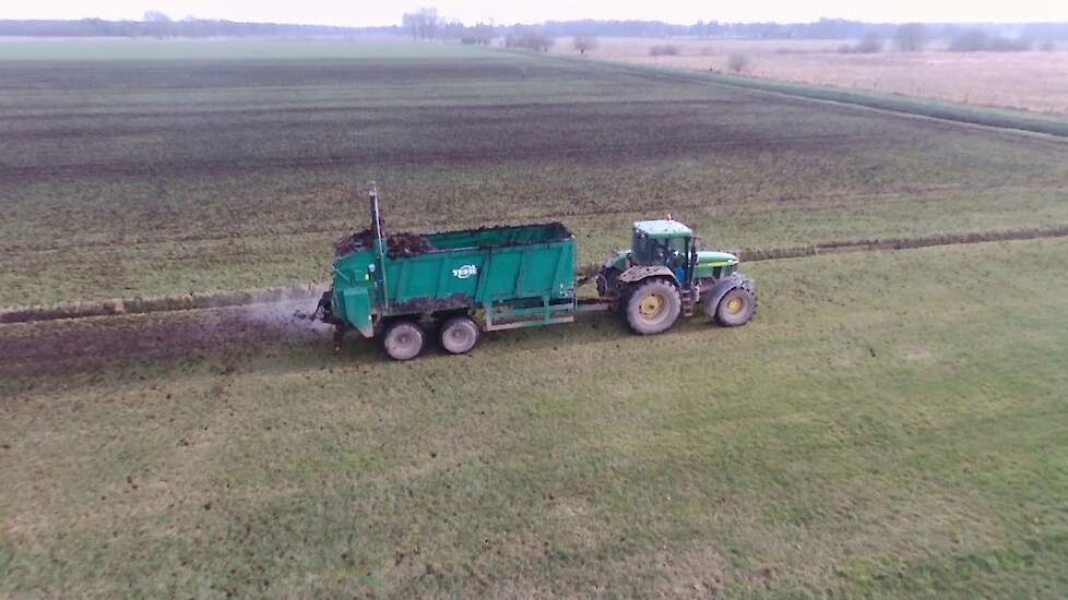Mestspreiden JohnDeere 7710 met Tebbe