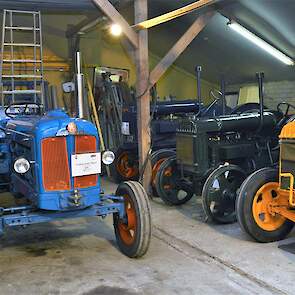John Fishwick heeft zijn trekkers gestald in een lege schuur bij een boerderij in Moergestel. De Super Major is de enige diesel in zijn collectie, alle andere trekkers lopen op petroleum.