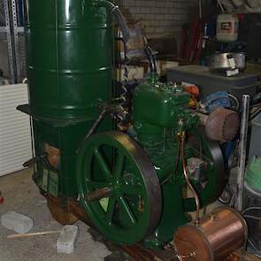 Deze stationaire Listermotor komt van de ouderlijke boerderij van Fishwick in Engeland. Daar werd de motor onder andere gebruikt om een graanmolentje aan te drijven.