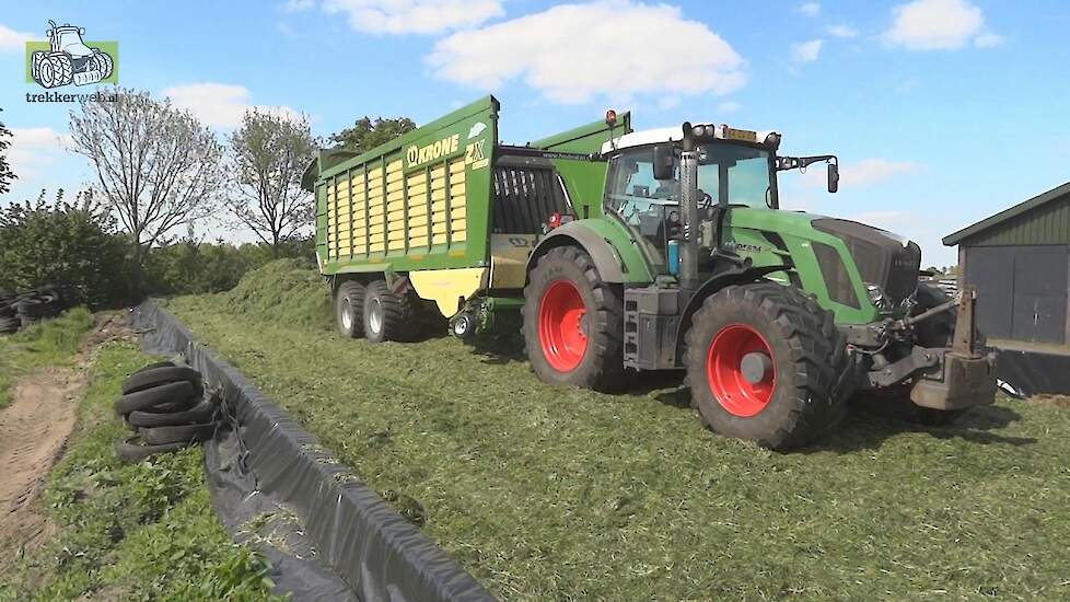 Loonbedrijf Houbraken Bergeijk KRONE ZX 470 GL opraapwagen KRONE EC B 870 CV tripple maaier