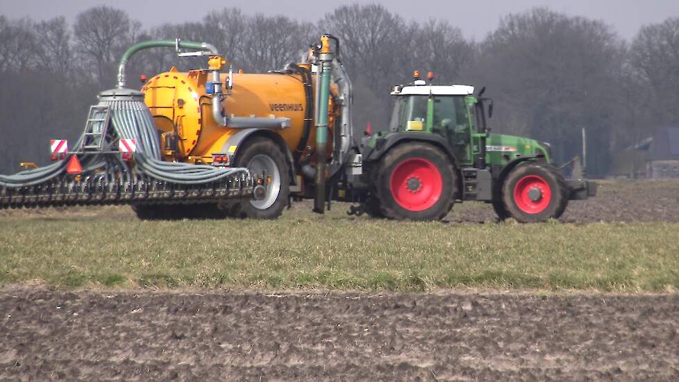 MESTSEIZOEN 2018 ZODEBEMESTEN MET EEN FENDT 820 VEENHUIS ZODEBEMESTER