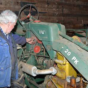 Deze systeemtrekker is een IFA uit de voormalige DDR. De trekker die uit 1956 dateert, had dan weer wel een motor van Lanz.