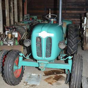 De restauratie van deze Kramer KL400 begint vorm te krijgen. De trekker dateert uit 1972 en was een van de laatste die Kramer geproduceerd heeft.