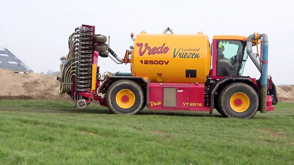 Vlak voor de vorst Loonbedrijf Vriesen met Vredo VT2516 Trekkerweb