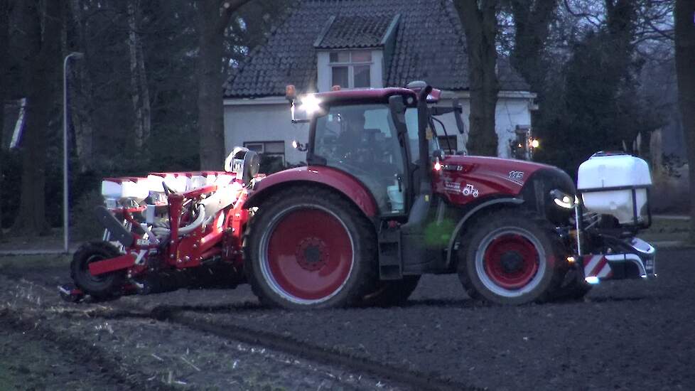 UIEN ZAAIEN MET CASE MAXXUM 115 CVX LOONBEDRIJF HAAIJER BV