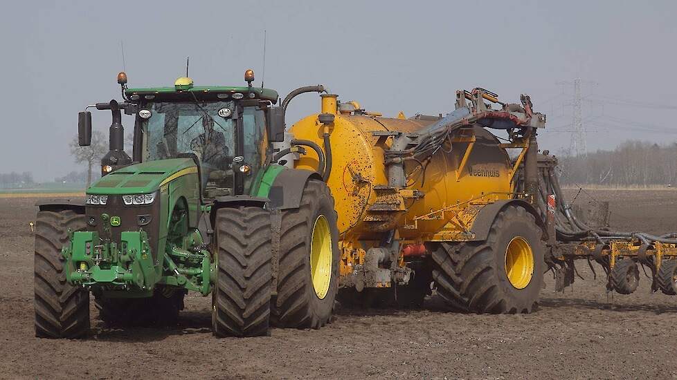 John Deere 8400R 450 pk met IPM van loonbedrijf Vroege Trekkerweb
