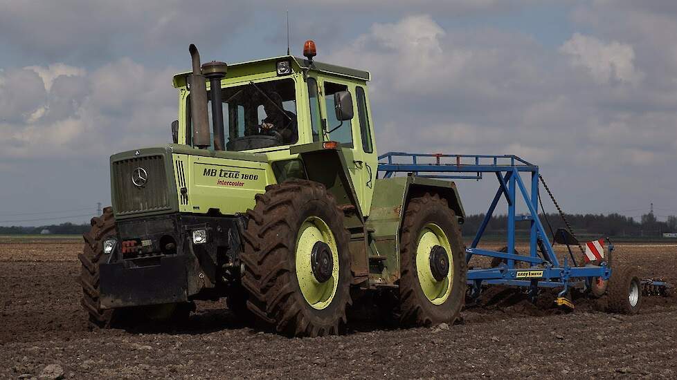 MB Trac 1800 intercooler Ploegen met uiterst zeldzame MB Trac  Trekkerweb