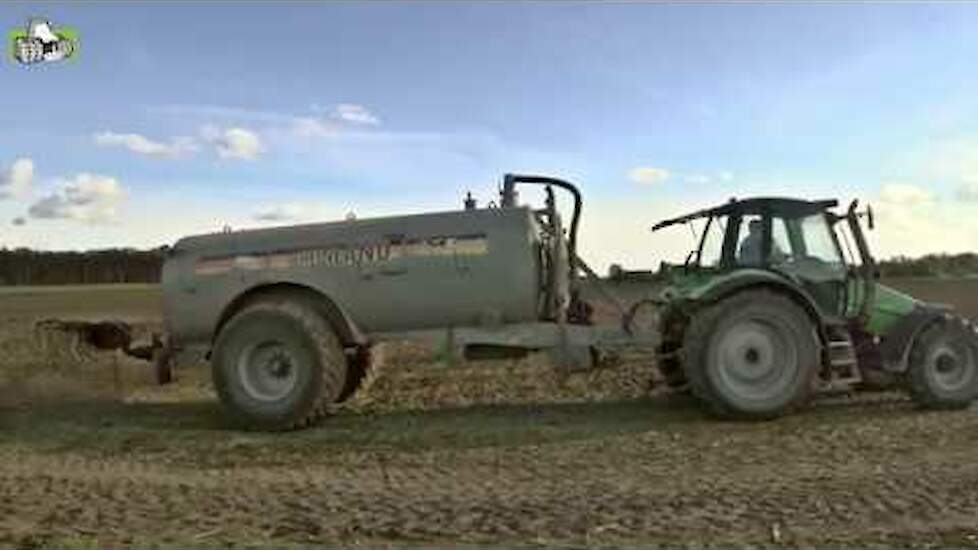 Drijfmest uitrijden met de ketsplaat Trekkerweb