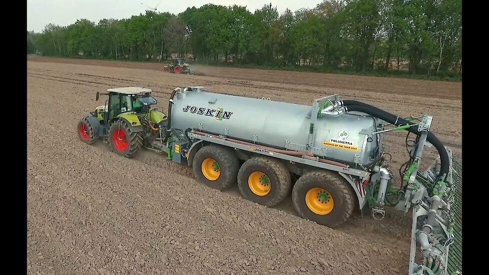 Claas Arion 640 met Joskin 22.500 liter bouwland bemesten Trekkerweb