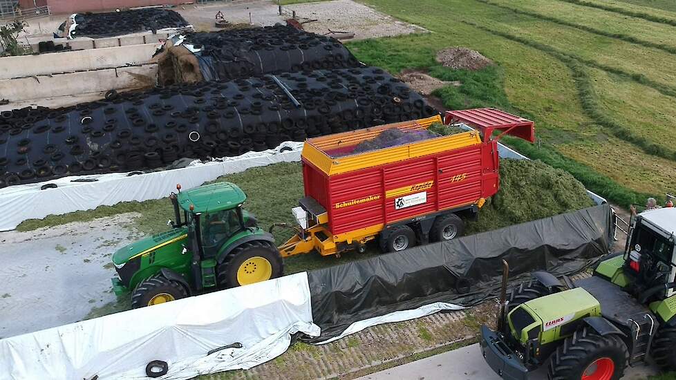 Claas Xerion 3300 van Loonbedrijf A. ten Klooster Trekkerweb