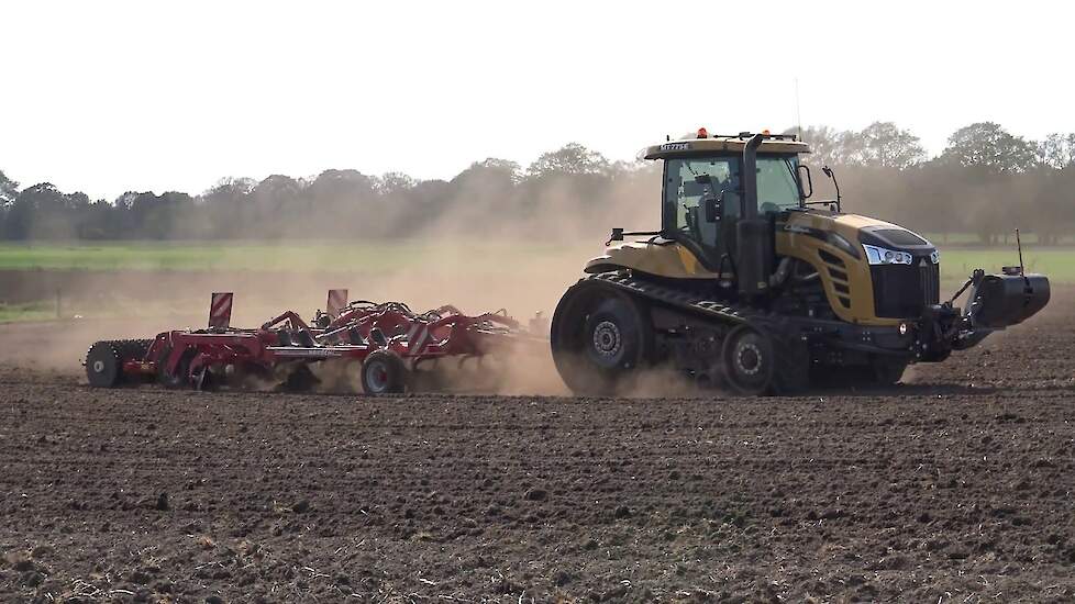 CHALLENGER TRACK TRACTOR MT 775 E MET EEN HORSCH TIGER 5 LT