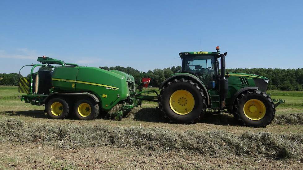 De nieuwste rondpakpers van John Deere C441R bij Loonbedrijf G.Bunnik Trekkerweb