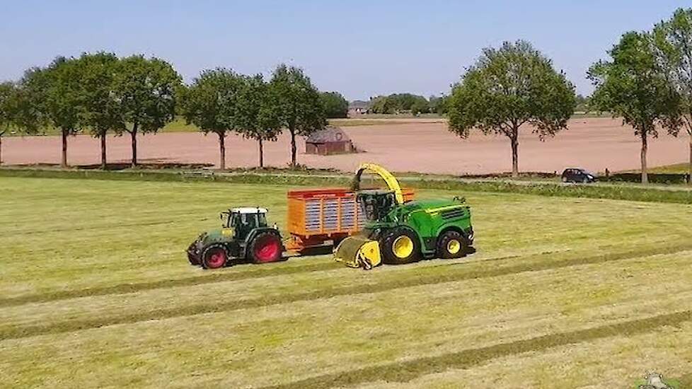 John Deere 8300i grassilage