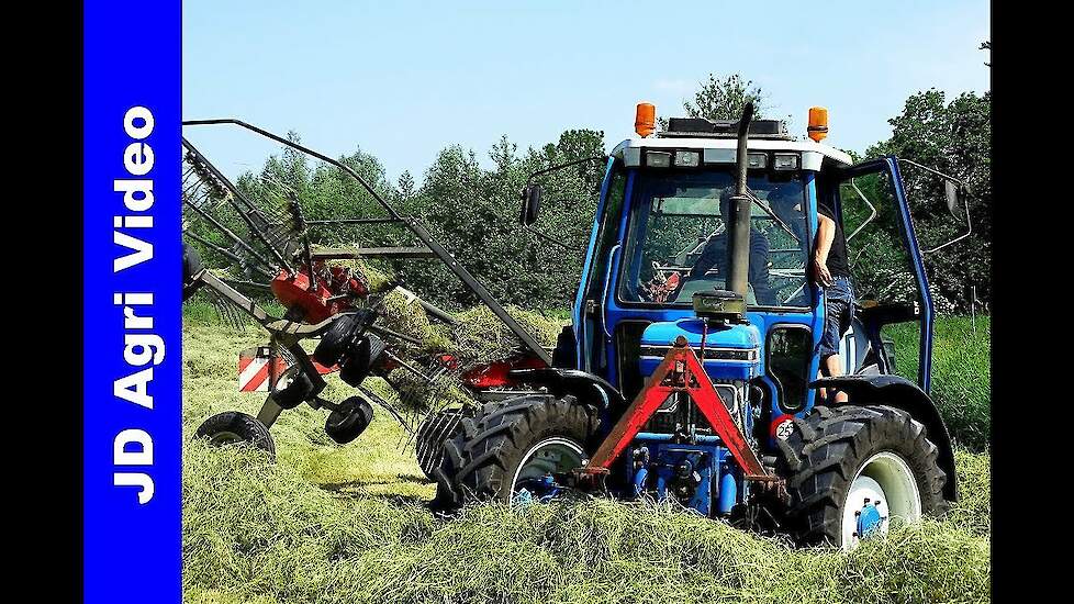 Ford 6810|Gras harken|Raking grass|Gras schwadern|van Engelen|Nunspeet|2018