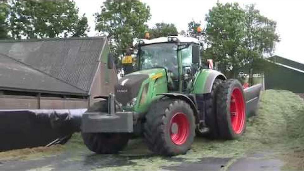 GRAS KUILEN 2018 FENDT 828 MET EEN HOLARAS KUILVERDELER