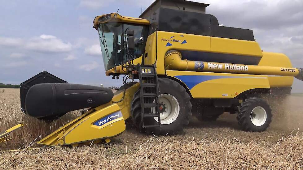 TARWE OOGSTEN 2018 NEW HOLLAND CSX 7080 HARVE STAR