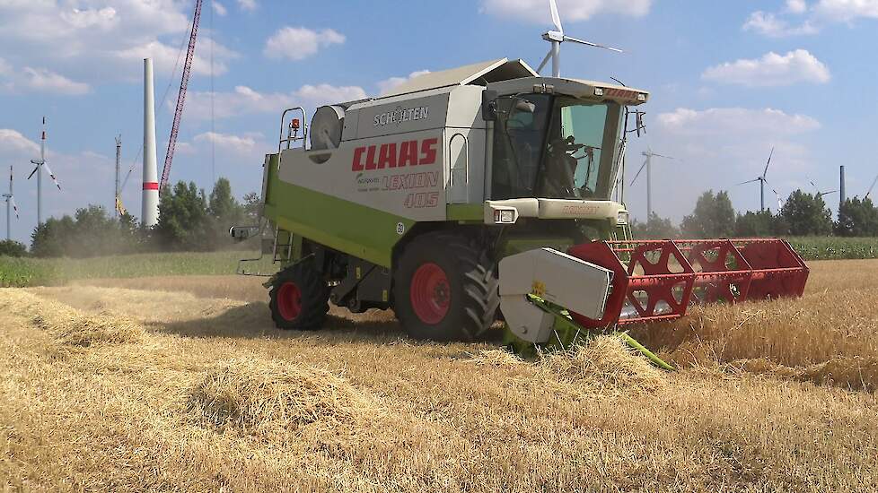 ZOMER GERST COMBINEN MET EEN CLAAS LEXION 405 LOONBEDRIJF SCHOLTEN