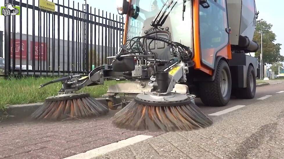 Op bezoek bij de Holder veegtour Mechan Cultuurtechniek